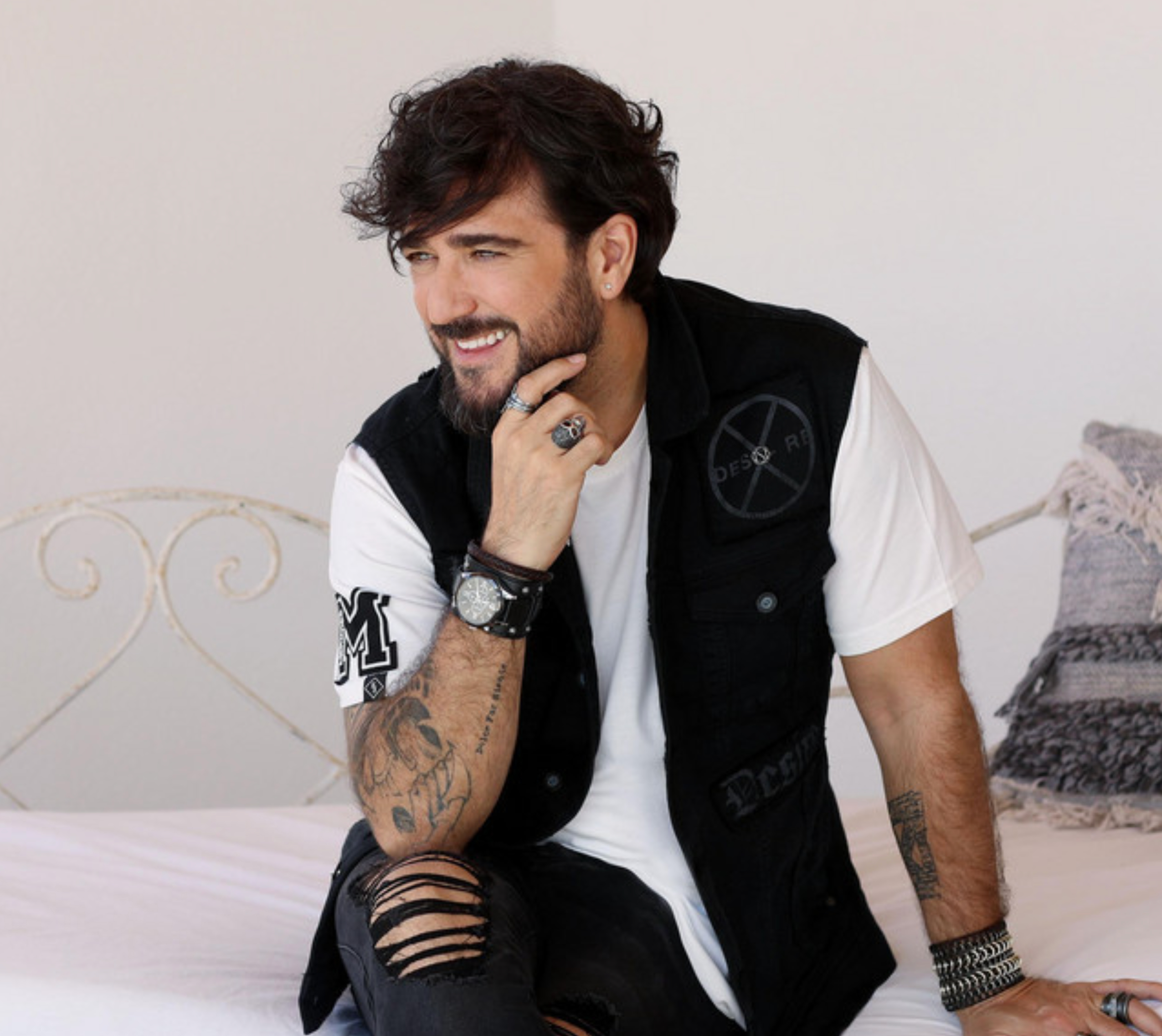 Antonio Orozco Live at Seville's Plaza de España: Get Tickets!